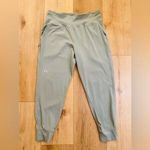 Under Armour Joggers Women’s Size XL Sage Green Athletic Motion Movement Jogger